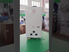 تماشا کنید: آبگرمکن گازی 13 لیتری با نمایشگر مشکی شیک و دکمه برای خانه‌های مدرن